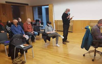 Eskaintzen duten zerbitzua hobetzeko eskatu die Zumaiako Udaleko bilkurak banketxeei