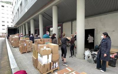 Aurreikuspenak gainditu ditu ukrainar herritarrei laguntzeko Arrasaten egindako bilketak