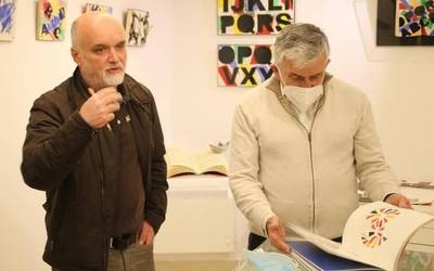 "Liburuak artelan bihurtzen ditut eta beste bizialdi bat ematen diet"
