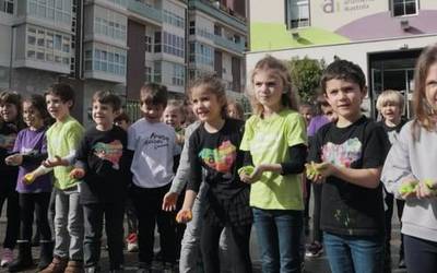 'Zenbat hizkuntza' bideoklipa aurkeztu dute Basabeazpiko lagunek