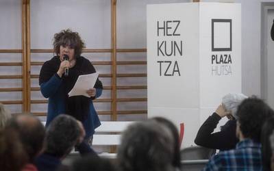 Euskal hezkuntzagintzaren erronkak aztergai Irati Topalekuan, Nora Salbotxen eskutik