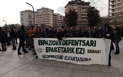 Espetxeratzea saihesteko akordioa sinatu dute Arrotxapeko gazteek