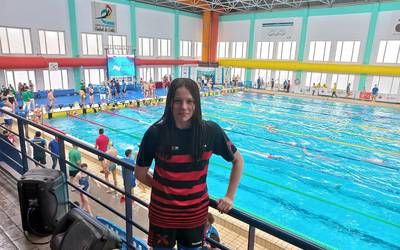 Paula Calvo igerilaria Espainiako haur mailako neguko txapelketan lehiatu da Cadizen