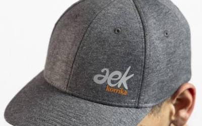 Aurtengo Korrikan, jantzi ezazu Aiaraldeak zozketatuko duen AEKko materiala