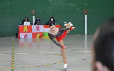 100 patinatzaile baino gehiagok hartu zuten Artziniegako Kiroldegia asteburuan