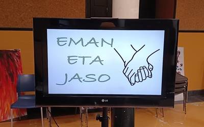 Oporrak Bakean ekimenaren baitan “Eman eta jaso”  erakusketa izan zuten asteburuan