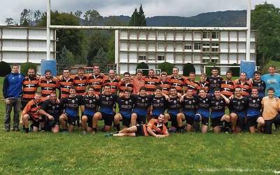 Liderrari irabaziz hasi du txapeldunen fasea Erreka eskubaloi talde nagusiak