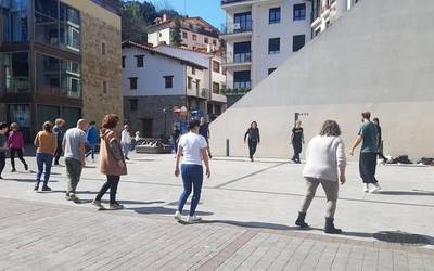 Elkar+ekin Dantzan! egitasmoa egingo dute bihar eguerdian Odietan