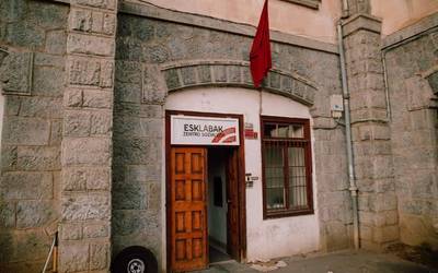 Gerra, miseria eta elkartasuna guztion ahotan dugun garaietan