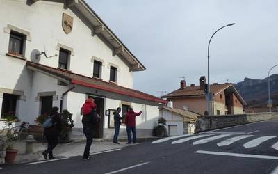 Europaz hitz egiteko sakandarrei egindako gonbidapena