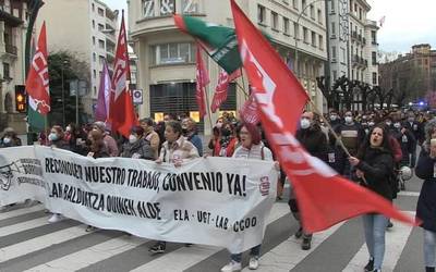 Egoitzetako langileen protesta, patronalaren aitzinean