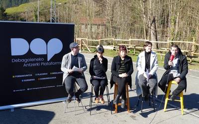 Antzerkigileen Topaketa etzi, domeka, DAPen eskutik