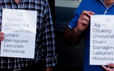 Izen abizenak euskalduntzeko kanpaina jarri dute abian Mendaron