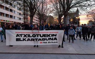 Aske utzi dute atzo Gasteizko protestan atxiloturiko gazte durangarra