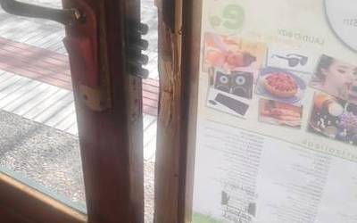 Lapurreta ugari jaso dira gaur goizaldean Laudioko saltoki eta trastelekutan