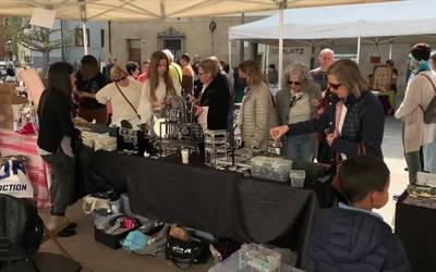 Tokiko elikagaiak eta artisauen produktuak, zapatuan eginiko emakumeena azokan