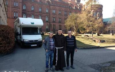 Parrokiak jasotako materialaren zati bat Ukrainara heldu da