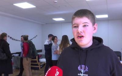 DAPeko antzerkilariek barrura begirako topaketa egin dute Eltzian