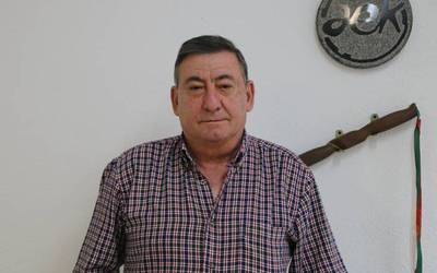 Avelino Benayas: "Ia 50 urte daramatzat hemen eta iruditzen zait ondo dagoela bizi naizen herriko hizkuntza ezagutzea"