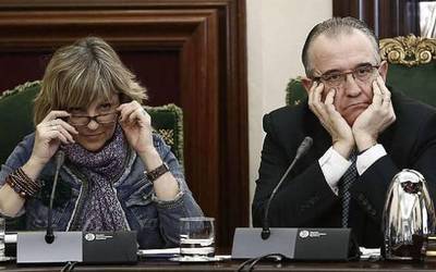 Iruñeko EH Bilduk Maria Caballeroren anaiari esleitutako kontratuen auzian diziplinazko txostena irekitzeko eskaera egin du