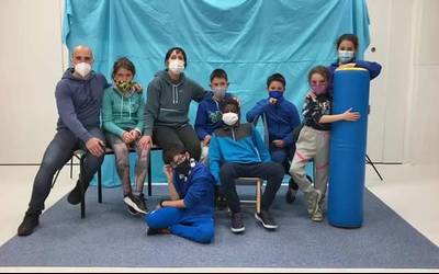 Autismoaren Nazioarteko Egunarekin bat egin dute Oikiako eskolak eta Zumaienak