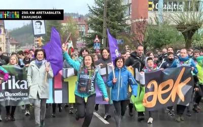 Herritar uholdea batu da Korrikara Aretxabaletan