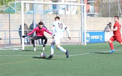 Jokalari bat gutxiagorekin ere, lau gol sartu dizkio UDAk Euskaldunari