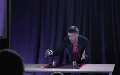 Magia ikuskizuna Eneko Gutierrez magoaren eskutik