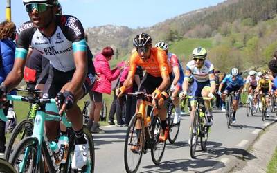 Larunbatean igaroko da Euskal Herriko Itzulia Azkoititik