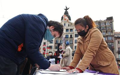 Migranteen erregularizaziorako sinadura bilketa egingo dute Mendaron ostiralean
