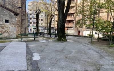 Madalenako bizilagunekin batuko dira, plazaren birmoldaketaren berri emateko
