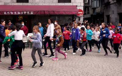 Ehunka haur eta gaztek parte hartu dute Korrika Txikian