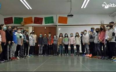 "Go!azen" telesailaren udako abestiari letra jartzeko ekimenean parte hartu dute Elgoibar Ikastolako ikasleek