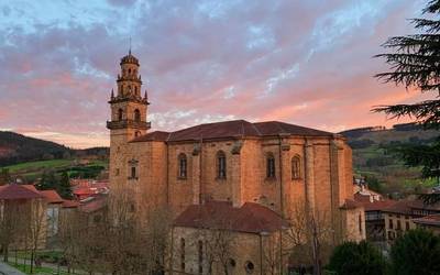 Elorrion Sortzez Garbiaren basilika eta kanpandorrea bisitatzeko aukera dago Aste Santuan
