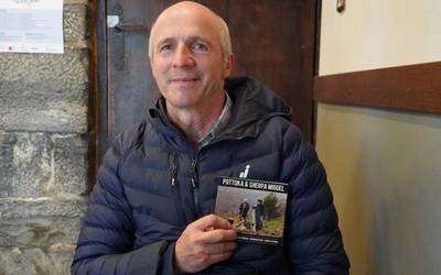 «Inguruko influentzia musikalak rockarekin uztartzen genituen»