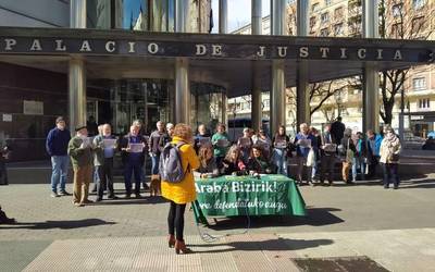 Menditik ibiltzeagatik Mozal Legea ezarri diote Araba Bizirik plataformako kide bati