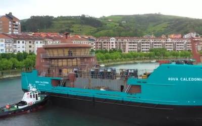 Atzera bota dute 'Aqua Caledonia' baporearen gaurko botadura