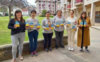 Ukrainako errefuxiatuen aldeko ekintza solidarioa abiatu dute Gertuk eta SOS Ukraina Zumaia taldeak