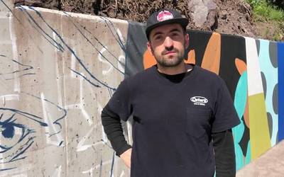 "Muralaren helburuetako bat izan da kolore pixka bat ematea Skate Parkeari"