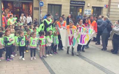 Jakintza Ikastolako haurrak ere Korrika txikian murgildu ziren