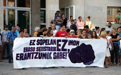 Elkarretaratzea egingo dute bihar Sopelan adingabe batek jasotako sexu-erasoa salatzeko