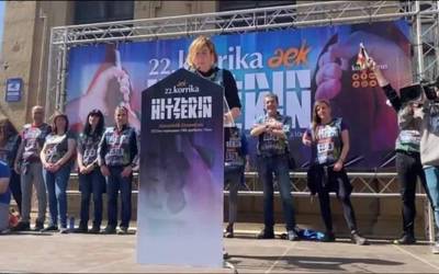 [PODCASTA] “Karmele Jaiok esan bezala, euskarari ekin eta kateari eutsi behar diogu euskaldunok”