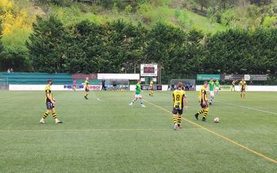 Beti Gazte futbol taldeak berdindu egin zuen Ortzegun Santuko partidan