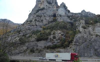 Leitzarango autobia hurrengo lau gauetan itxita