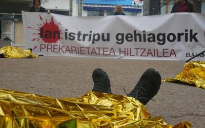 Lan heriotzak bistaratzeko kontagailuak jartzen hasi dira