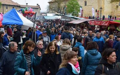Milaka gasteiztar bildu dira Armentiako zelaietan