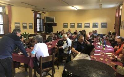 50 bat lagun Elorregiko San Prudentzio jaietako bazkarian