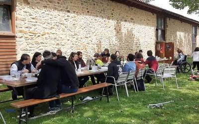 Ikerketa herrikoia sustatzeko bat eginda Etxeluzen