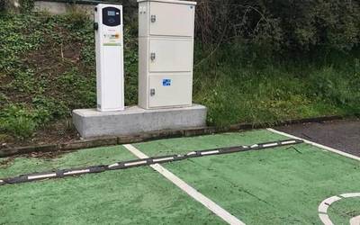 Auto elektrikoentzako errekarga puntuak paratu dituzte Beran eta Lesakan