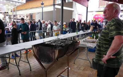 Sardinak eta ardoa jaien azken asteburuari  hasiera emateko